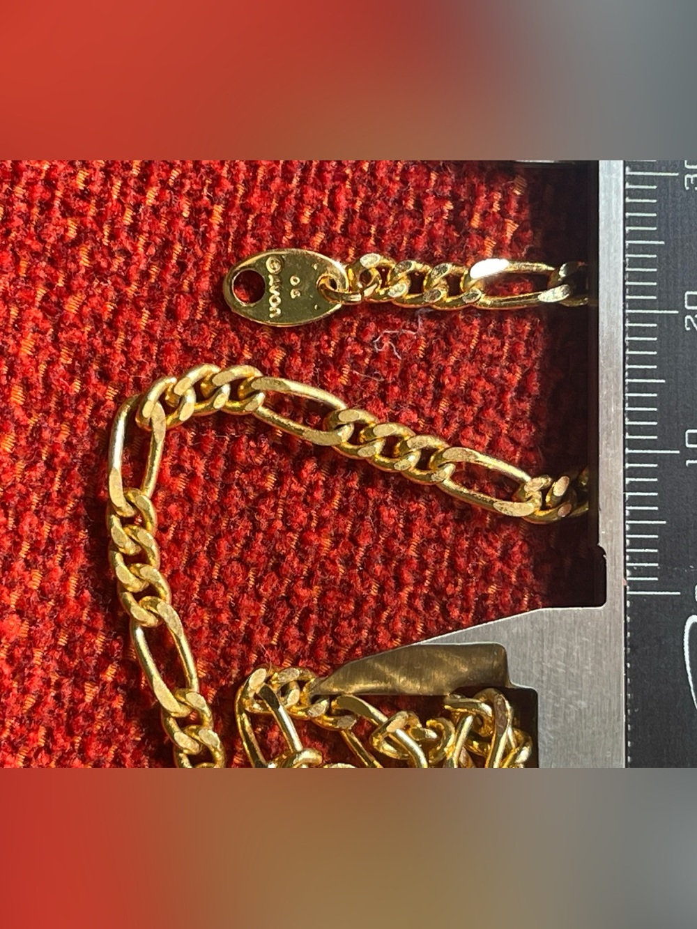 Vintage Avon Gold Tone Figaro Chain Necklace - Gold plated